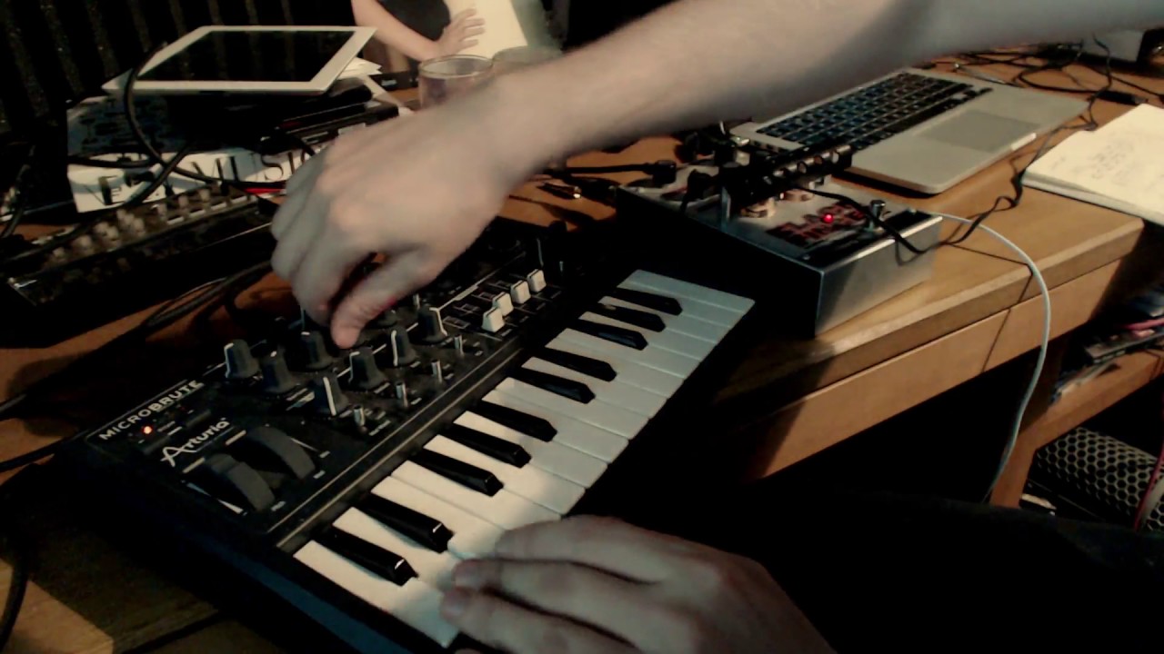 HybridTwo - 16 06 2015 01-30-55 - Daniel James - Writing Hardware Synth Theme