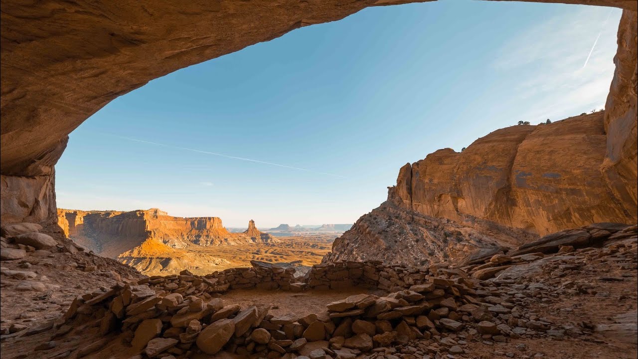 False Kiva Full Hike - Canyonlands National Park, Utah