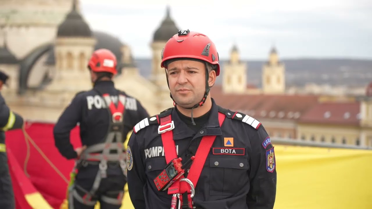 Alpiniștii ISU Cluj vor desfășura din nou drapelul tricolor cu ocazia Zilei Naționale
