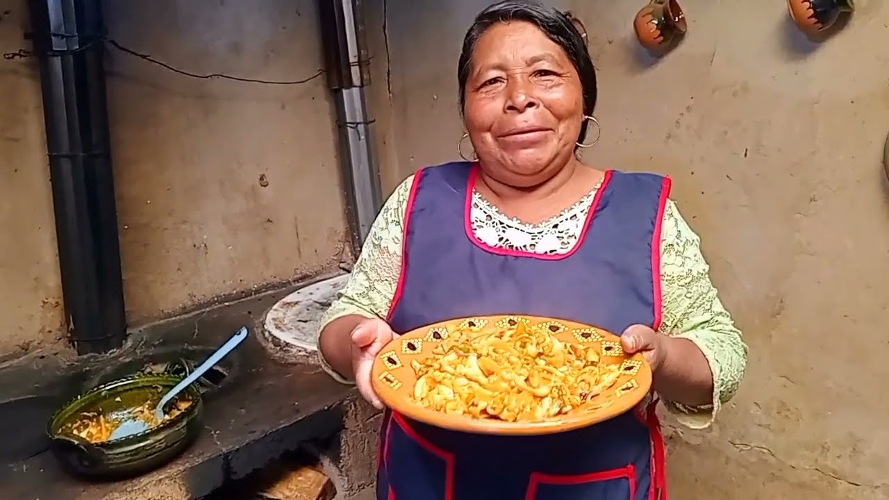 Preparo Hongo de temporada a la mexicana ¡ingredientes naturales!