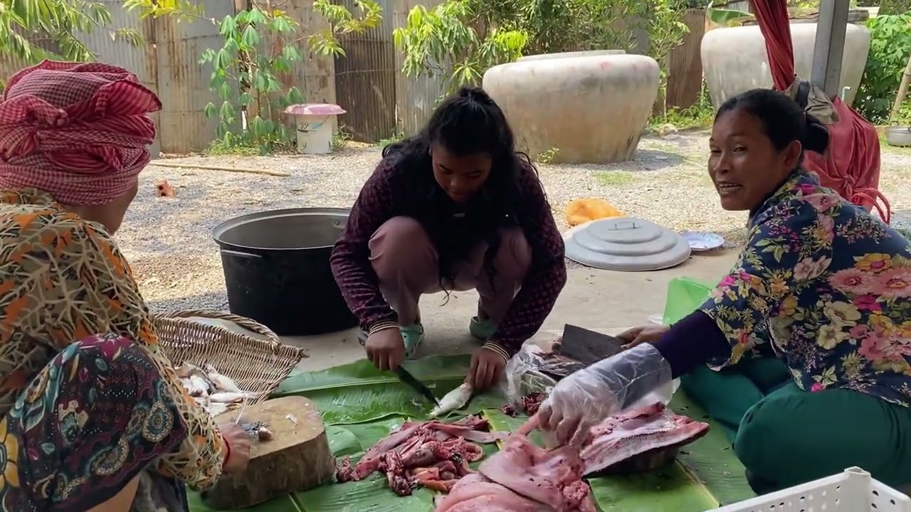 ថ្ងៃនេះប្រពន្ធរបស់ខ្ញុំធ្វើត្រីងៀត Today my wife made fried fish.