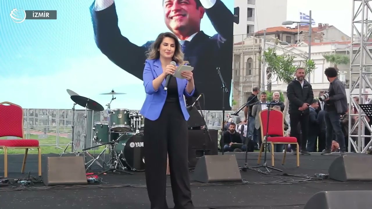İzmir Yeşil Sol Parti mitinginde on binlerden yükselen ses: Birlikte kazanacağız!