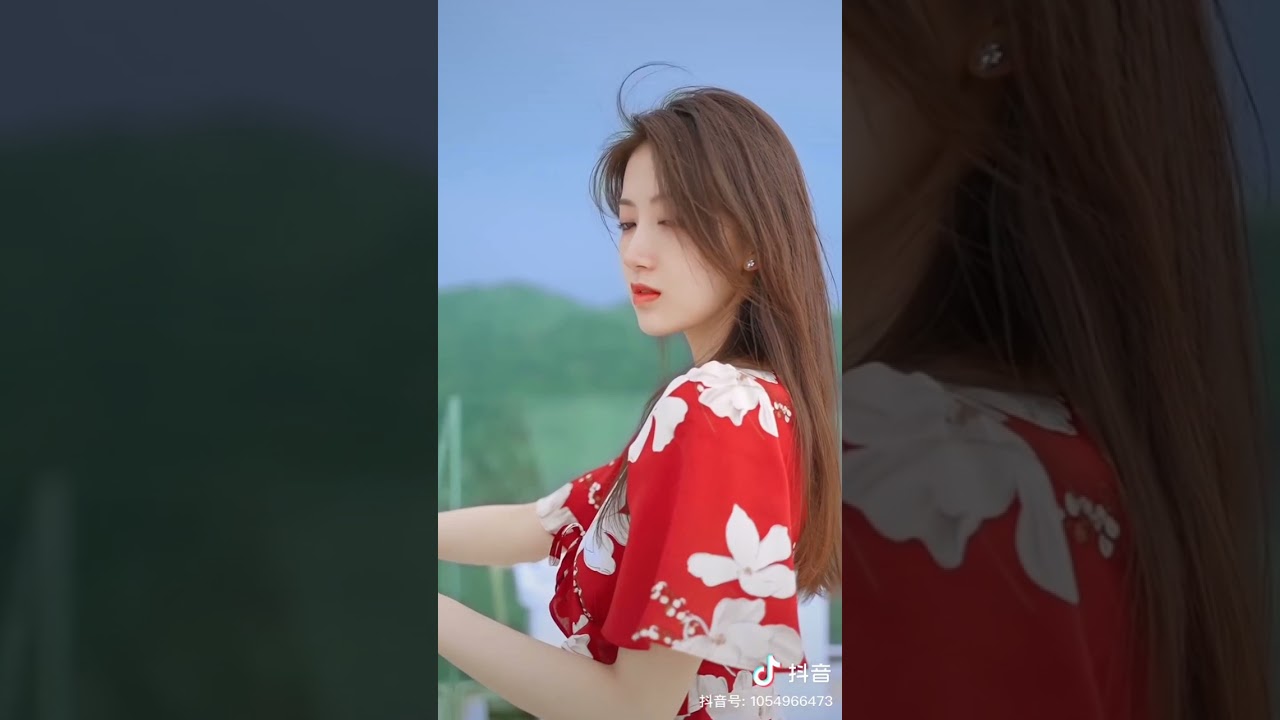 暗里着迷DJ （粤语 吉他的天空）#街拍# 103 #性感#身材#气质#美女#穿搭*抖音短视频