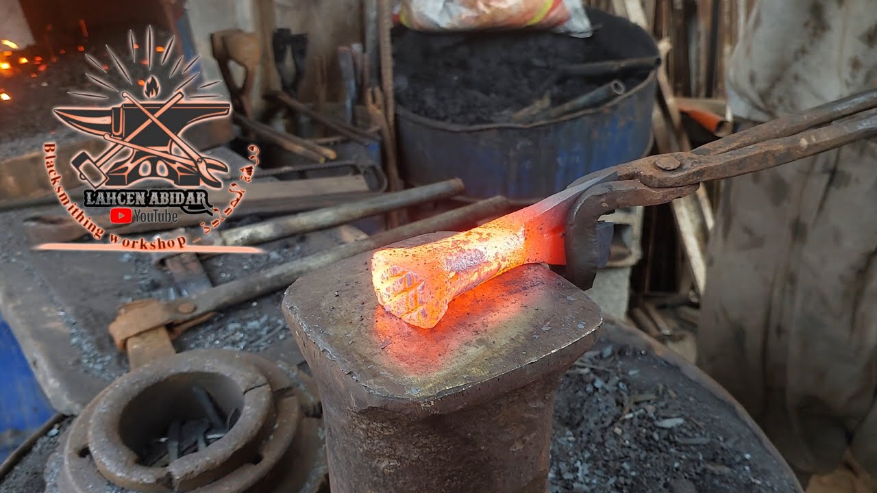 تحويل الخردة إلى مطرقة مخلب مذهلة / Turn scrap into an amazing claw hammer