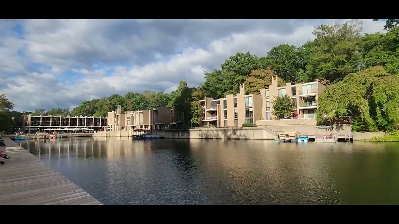 Lake Anne, located in Reston, Virginia(వర్జీనియాలోని రెస్టన్‌లో ఉన్న లేక్ ఆన్)E02