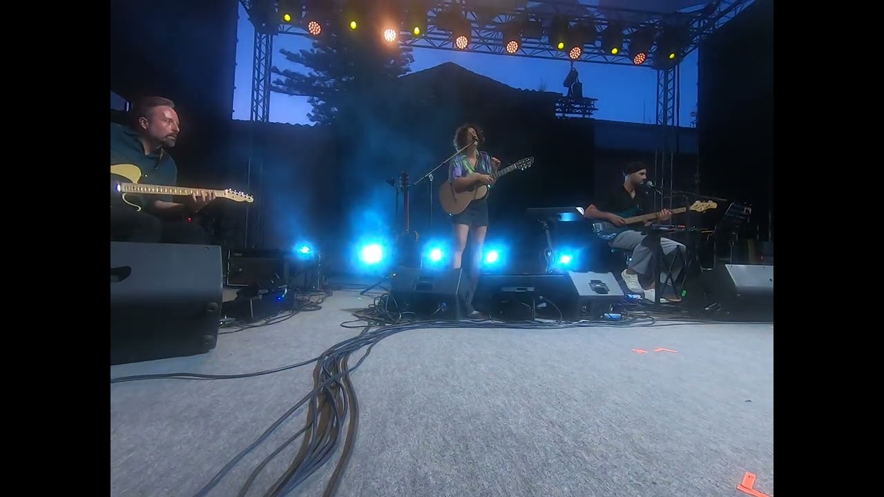 A Garota Não at Festival Med 25, Loulé, Portugal.