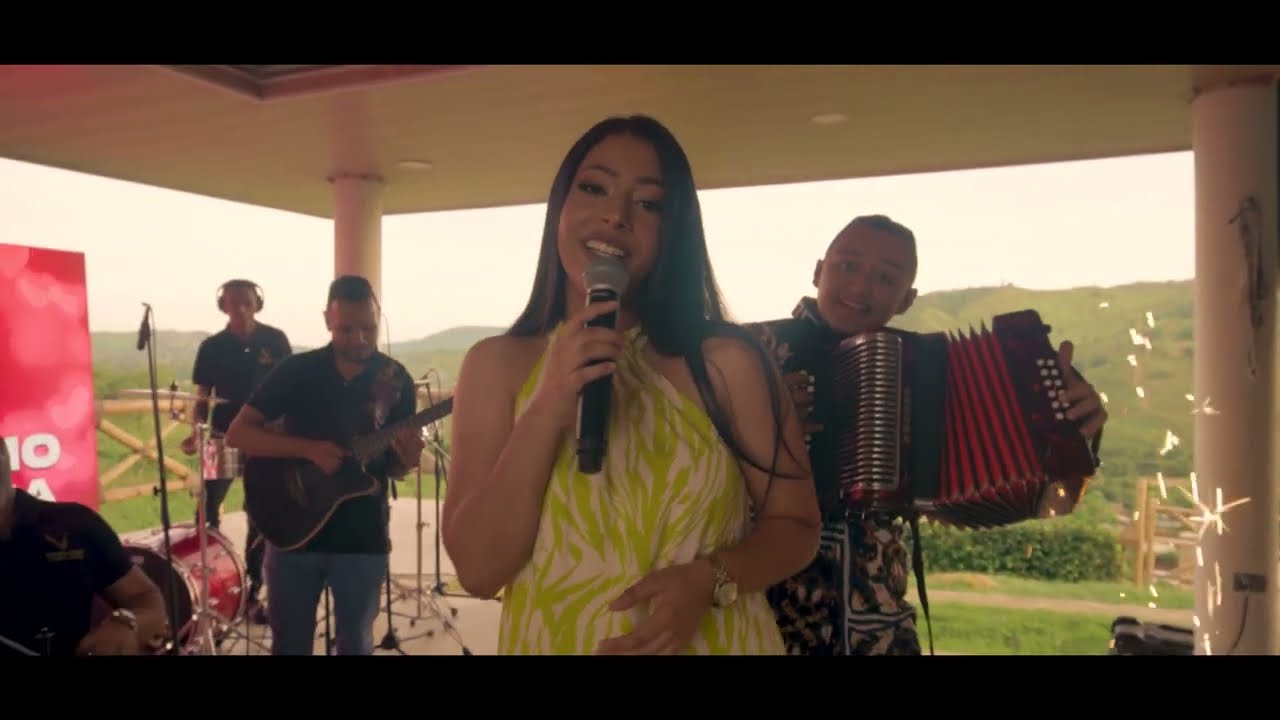 Echame a mi la culpa -Valeria Lozano + Carlos Olivera - (EN VIVO) Video Oficial.
