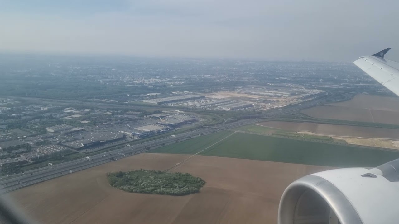 Air France Airbus A318 F-GUGO  Landing in Paris CDG
