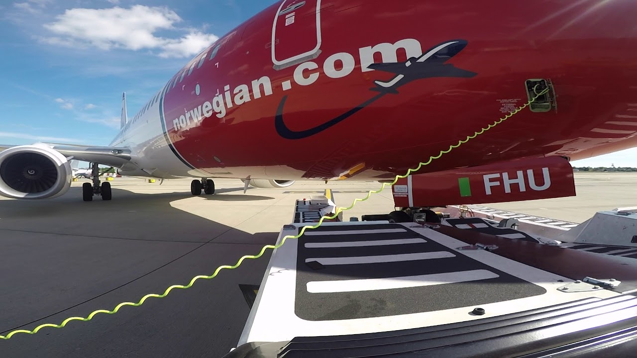 Ramp Life: Norwegian B737 TBL pushback HD (21 May 2017)