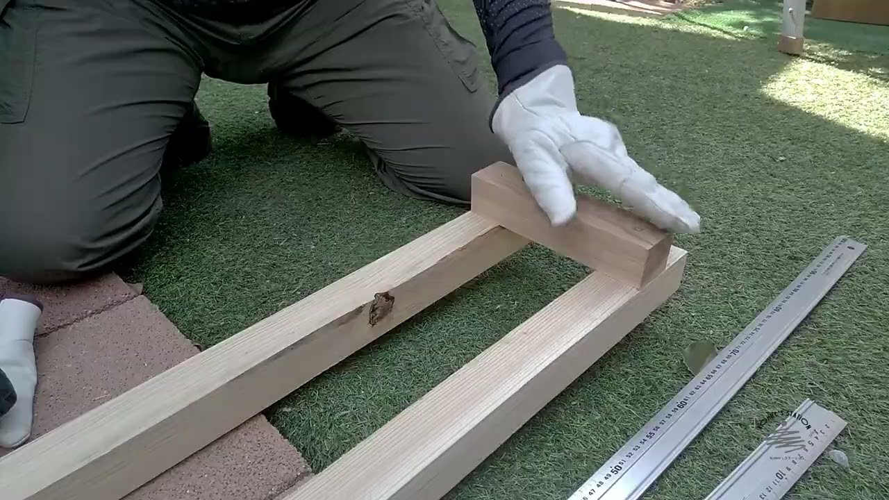 物置の屋根の錆びを波板で覆って重ね葺き～DIYで物置屋根のカバー