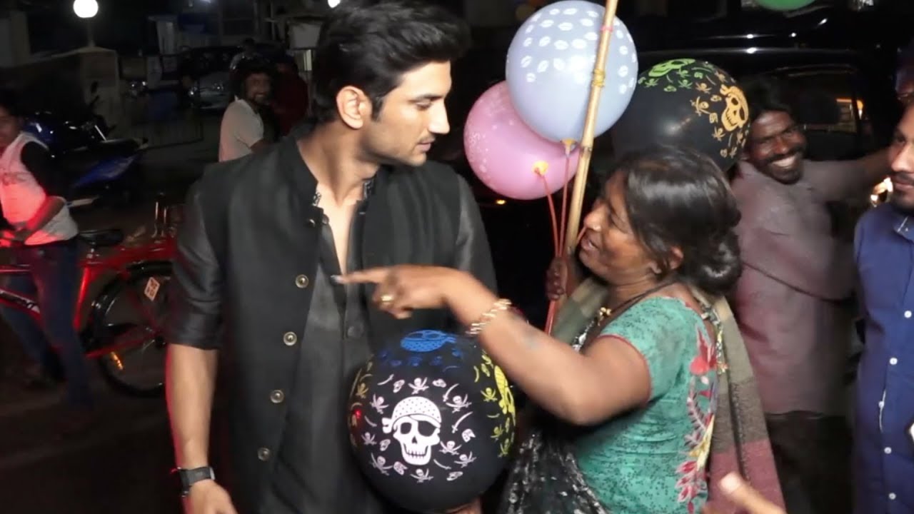 Sushant Singh Rajput AWESOME Gesture Towards Roadside Balloon Sellers