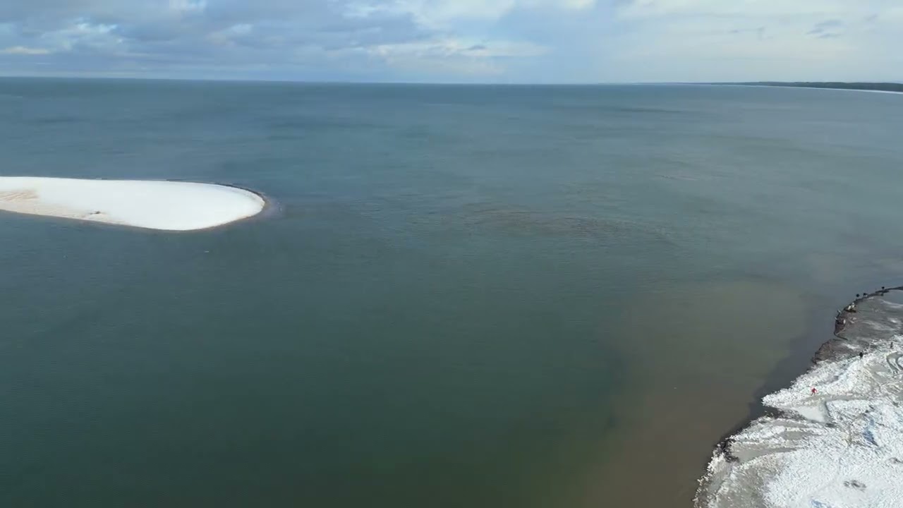 Zimowa plaża w Mikoszewie.
