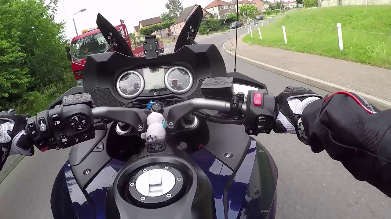 TRIUMPH TROPHY 1215 SE 1ST LOOK AND TEST RIDE REVIEW MARK SAVAGE