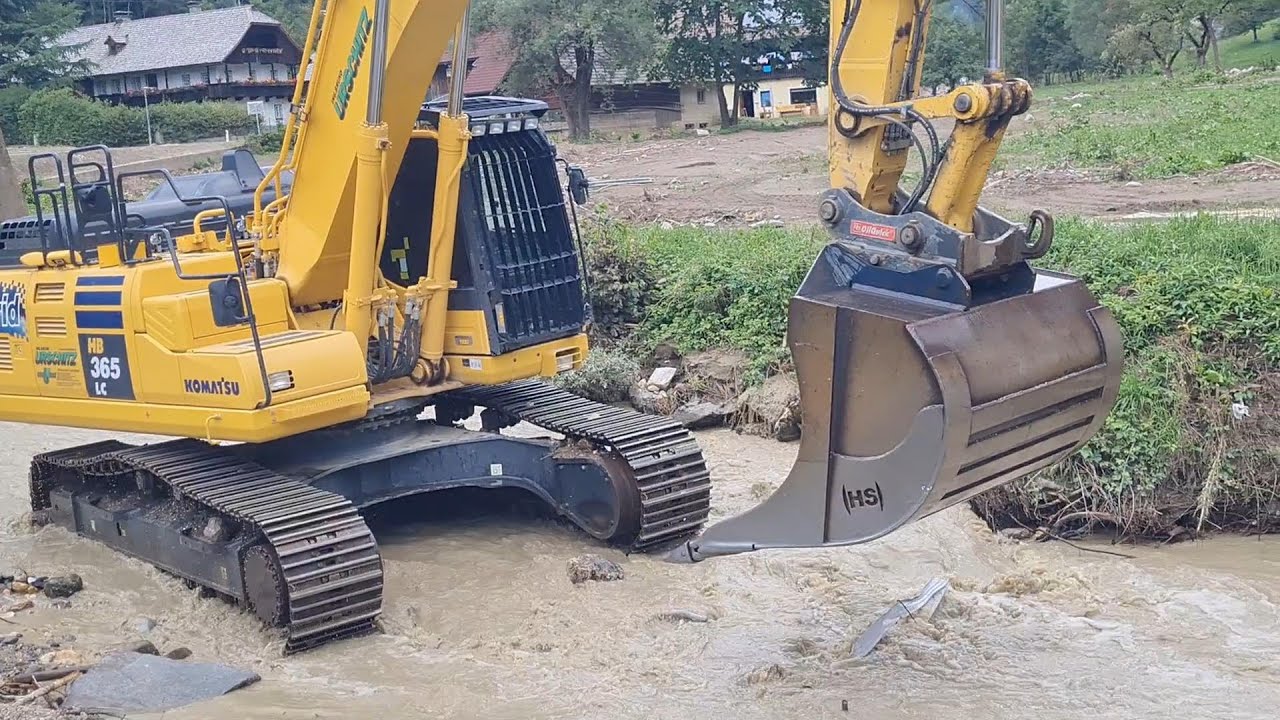 Komatsu HB 365 HYBRID : Bachbett / Geschiebe ausbaggern nach Unwetterschäden - Kärnten