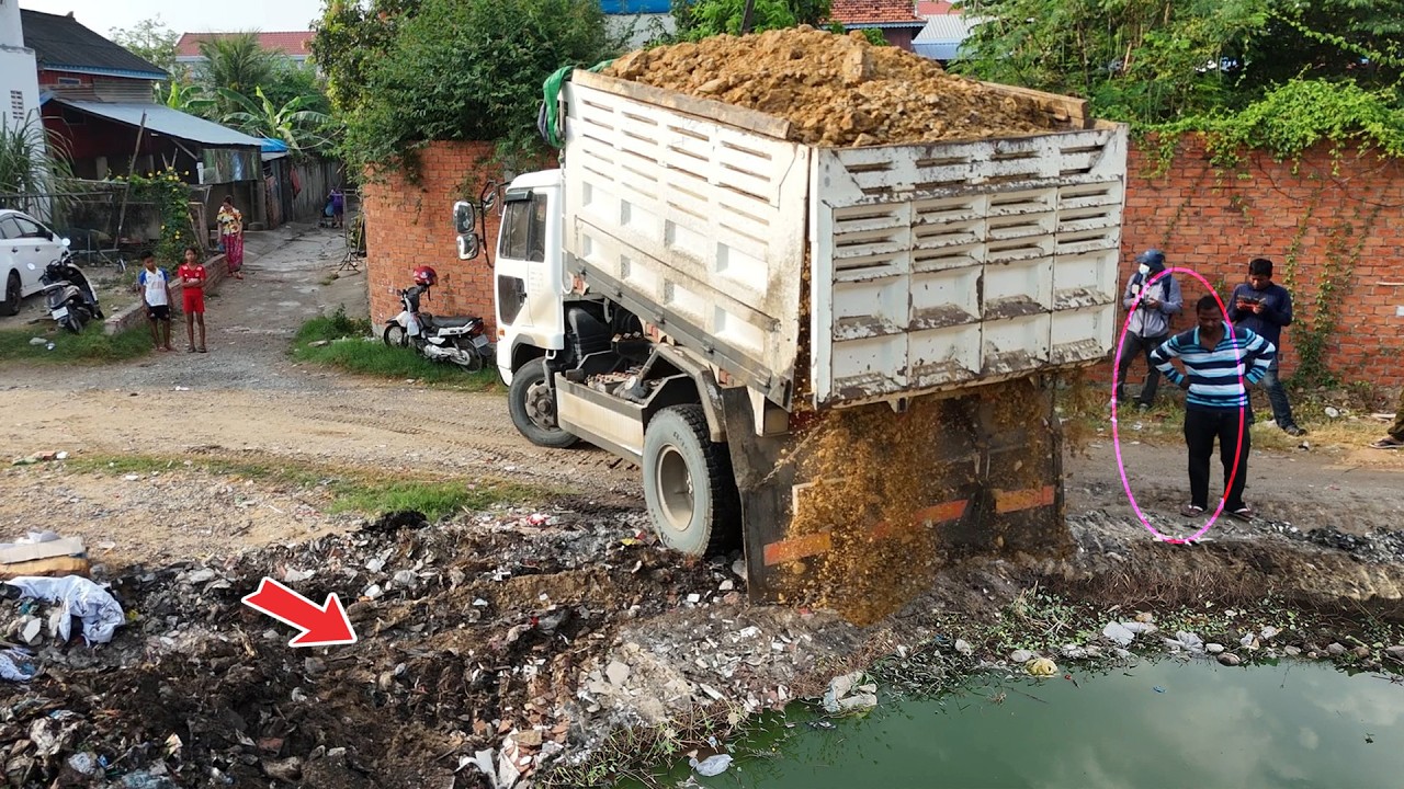 OMG Great Project!! New landfill by Talented Operator D31P Dozer with Trucks NISSAN