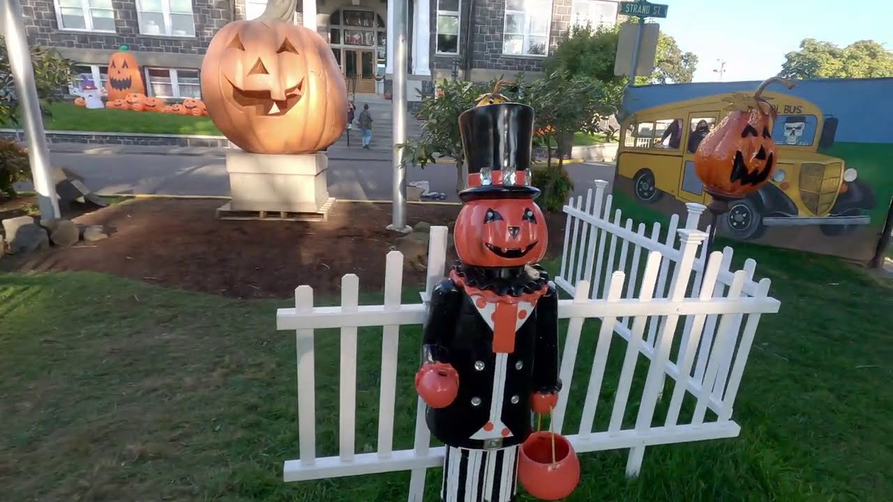 Halloweentown 2020 Walk Tour, Themed-Town in St. Helens, Oregon 4k