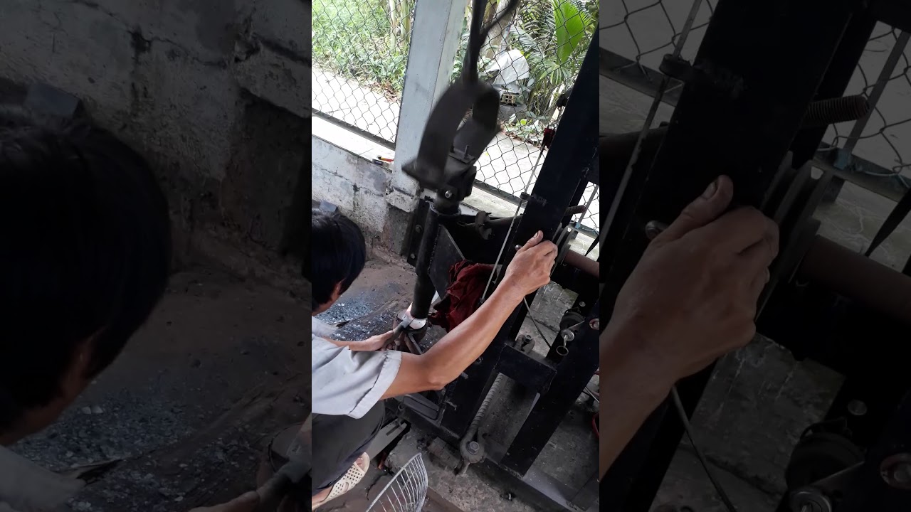 Máy đập sắt lò rèn