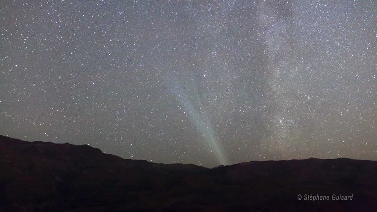 Comet Lovejoy (C/2011 W3) above the Andes, near Santiago de Chile