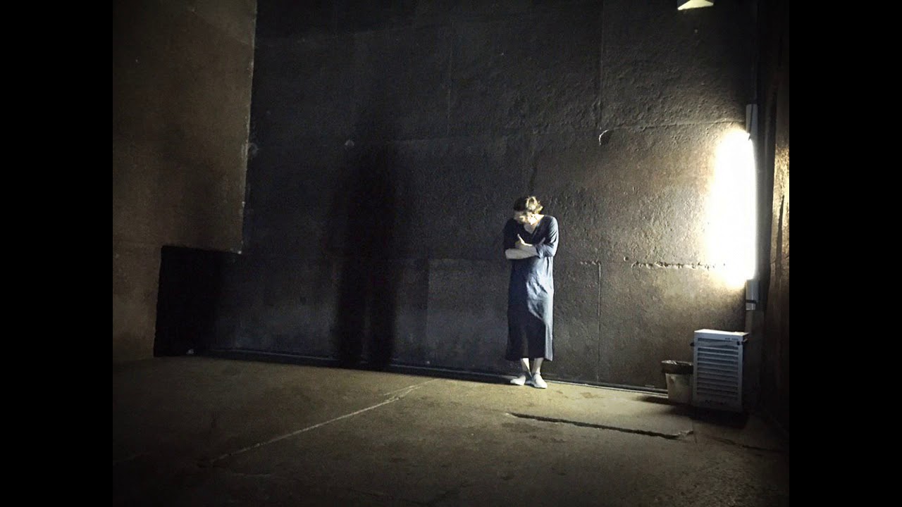 TONING IN THE KINGS CHAMBER OF THE GREAT PYRAMID