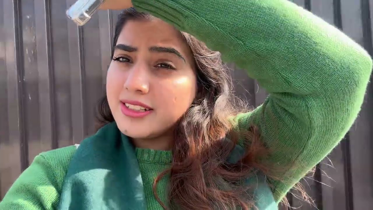 Shopping ki do different malls ma || second cup ya sweet cream #mimmivlogs #subscribe #frinds #mall 