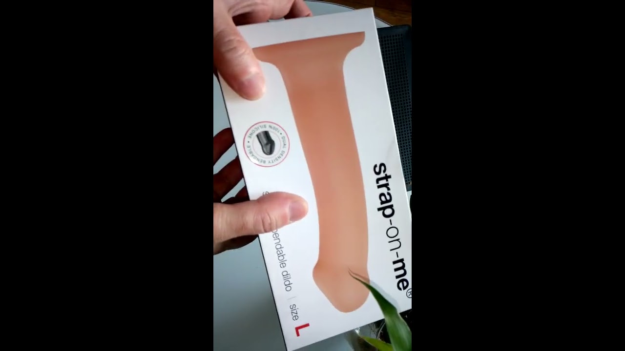 Strap on me : Silicone bendable dildo L - unboxing