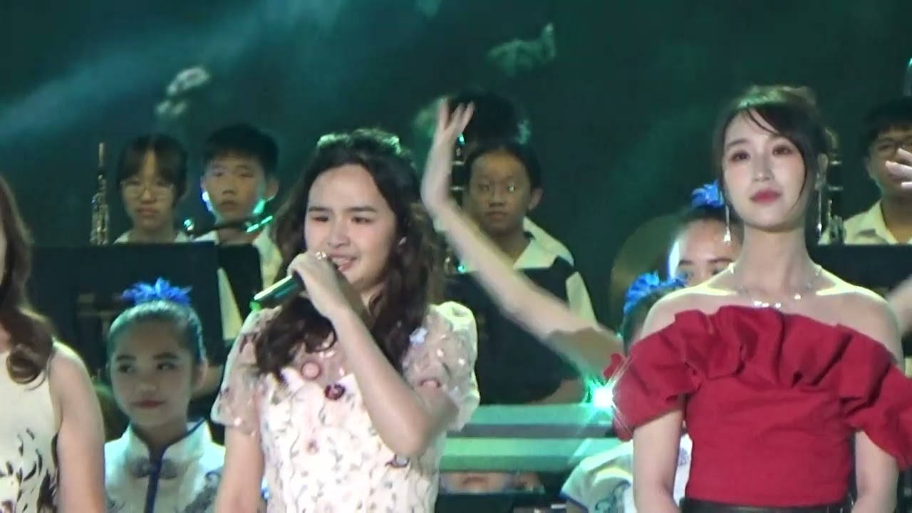 我愛你中國--蕭凱恩  Michelle Siu ，葉葆菁 Yuki Ip，詹天文 Windy Zhan -------慶祝中華人民共和國成立75周年文藝晚會