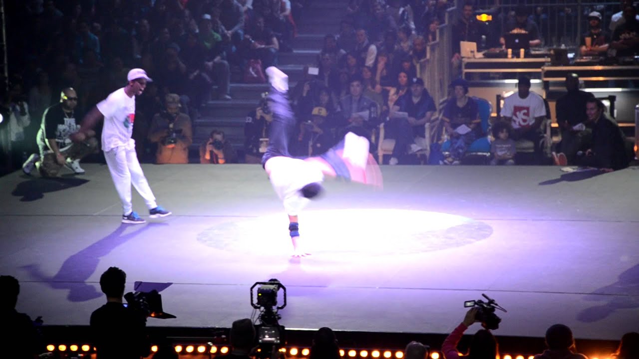 POK&Eacute;MON vs RED BULL BC ONE ALLSTARS (2vs2)