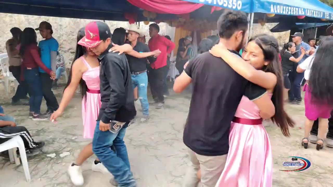 ASI DISFRUTAN EL BAILE LAS CHICAS DE EL RODEÓ XALAPÁN JALAPA MIX SACADITO