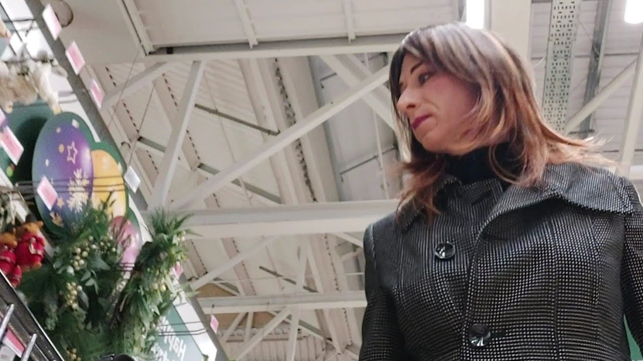 crossdresser Leah goes shopping