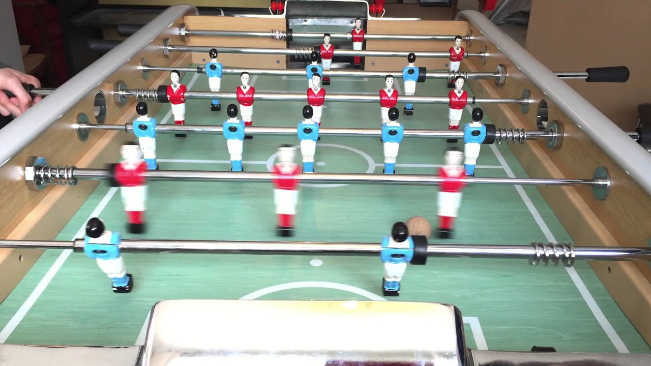 Partie de babyfoot 1
