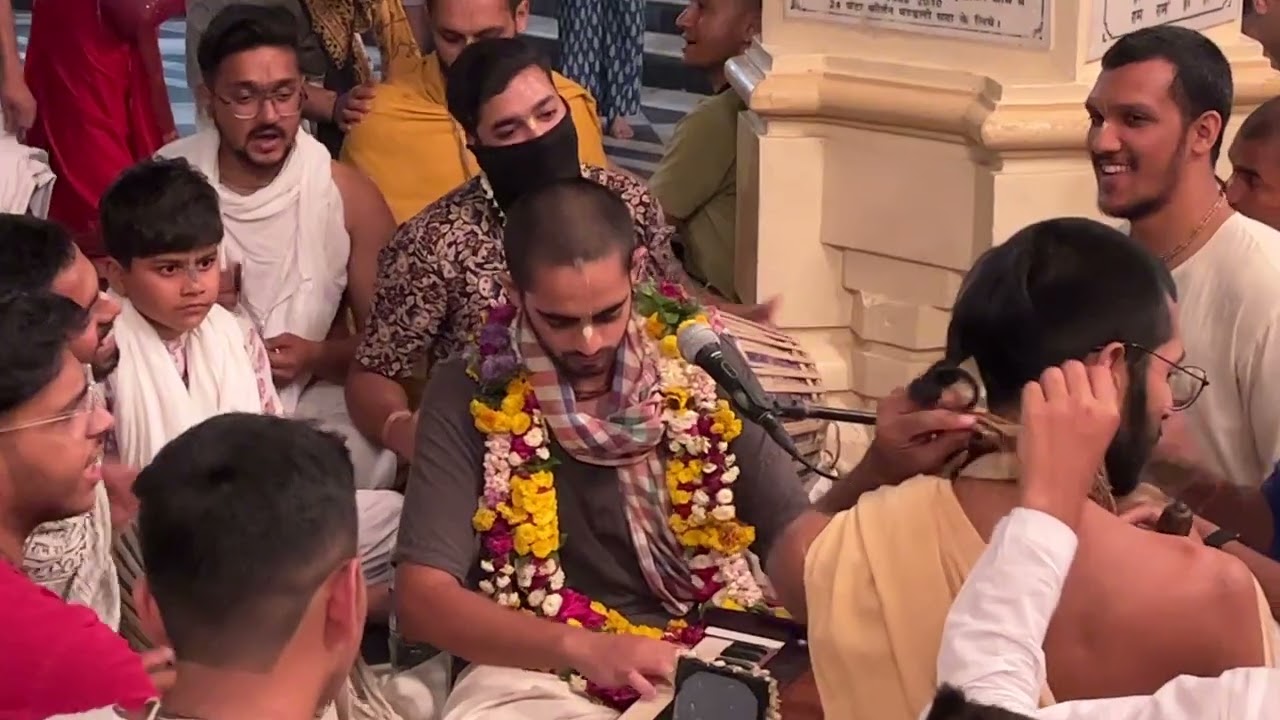 Wow! Evening kirtan at Krishna Balaram Mandir. Super!