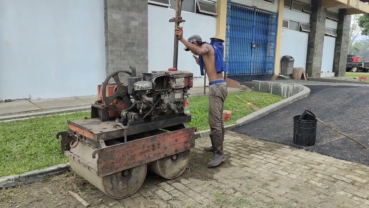 Pengaspalan Jalan Depan Workshop Las BLK Banyumas