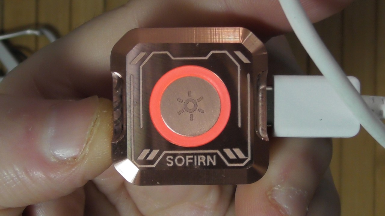 Sofirn SE1 необычный и полезный фонарик. 16 летие SOFIRM