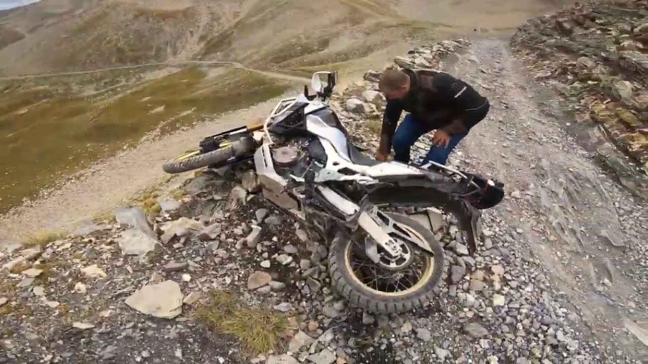 col du Parpaillon en Africa Twin