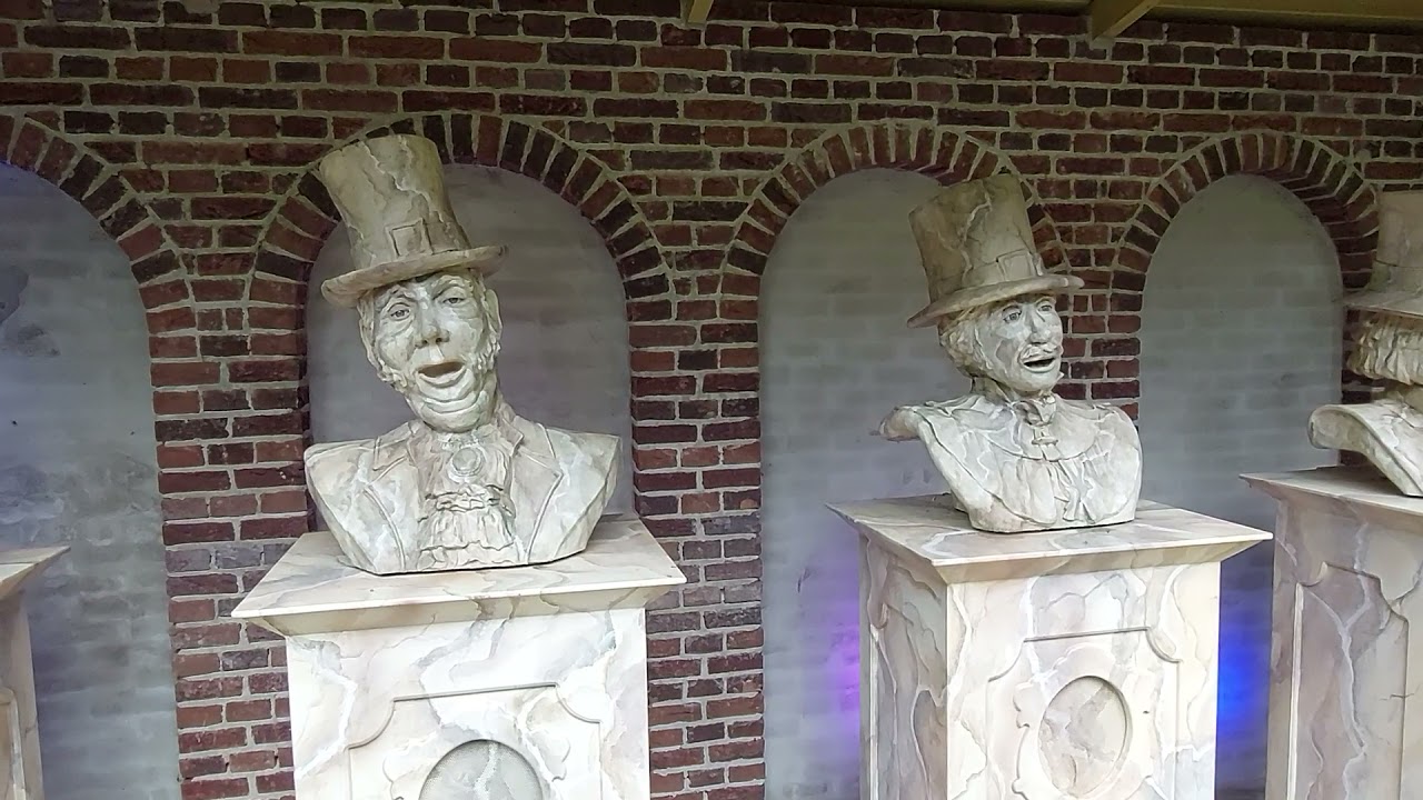 de stemmige standbeelden sprookjes wonderland Enkhuizen