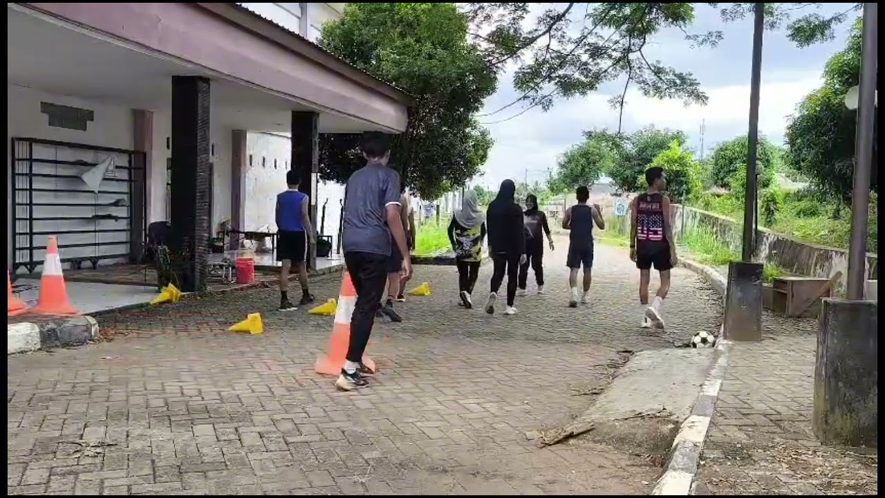 Muhammad Ridho Rahman/lari dan lompat. 