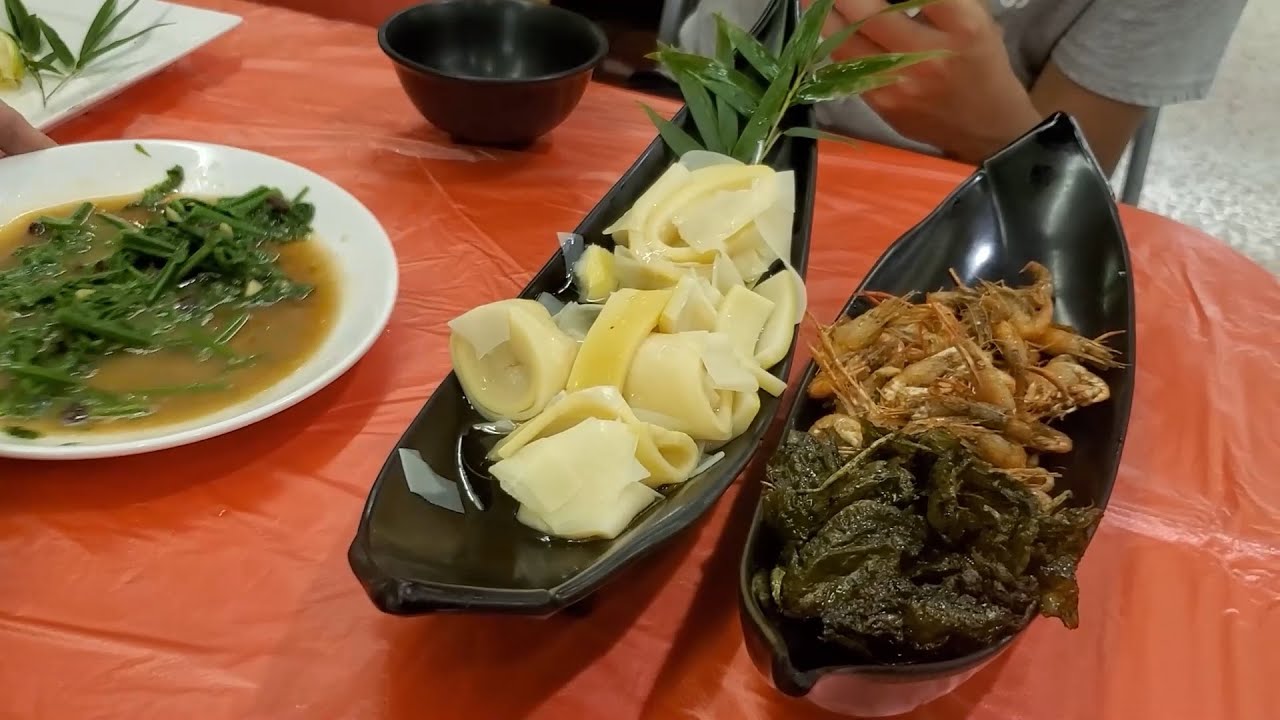 南投美食 特色邵族風味餐 4菜1湯900元 這烤豬肉好吃! 最後招待這鍋 3人大讚喝的底朝天 ｜乾杯小菜超日常
