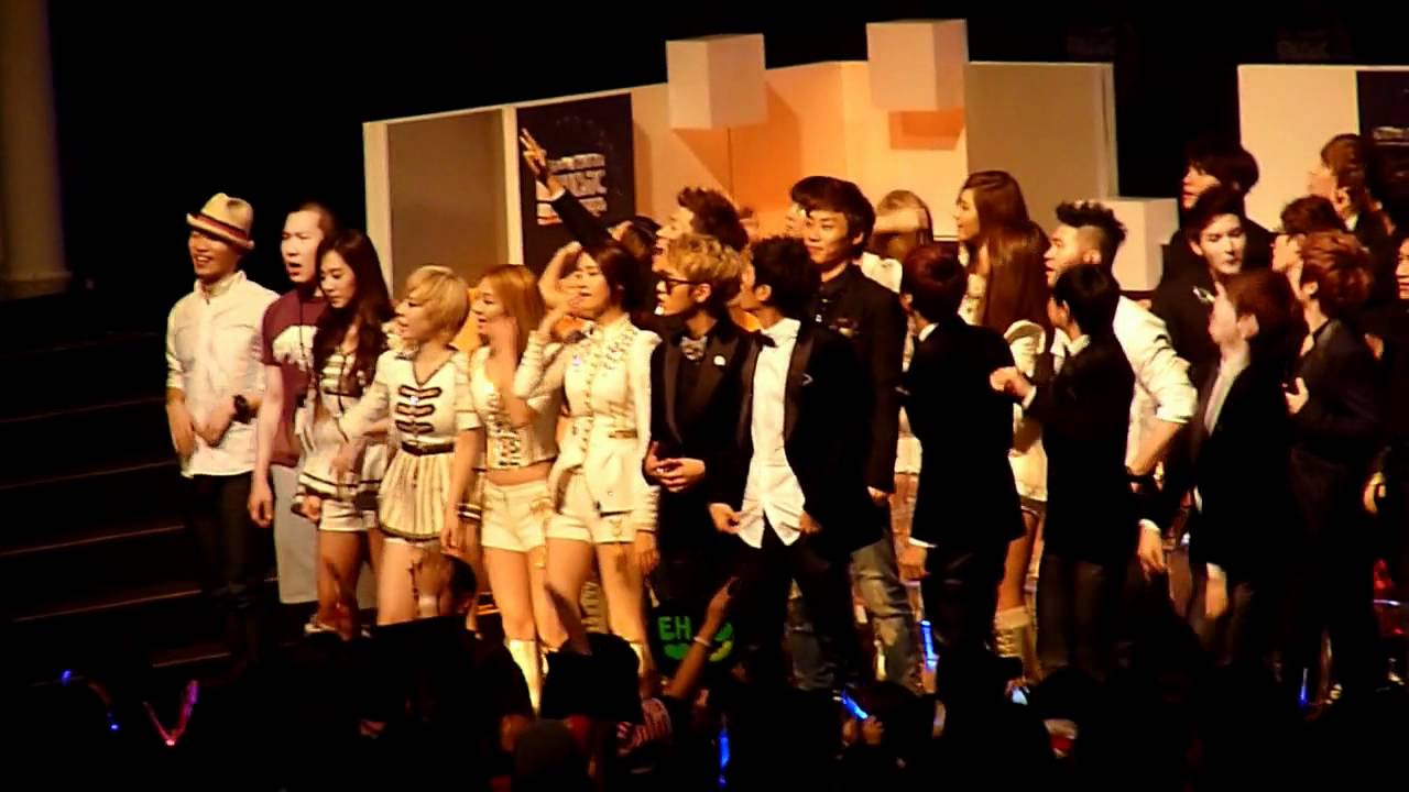 111129 MAMA 2011 SNSD - BEAST - Dance During Dr Dre & Snoop Dogs