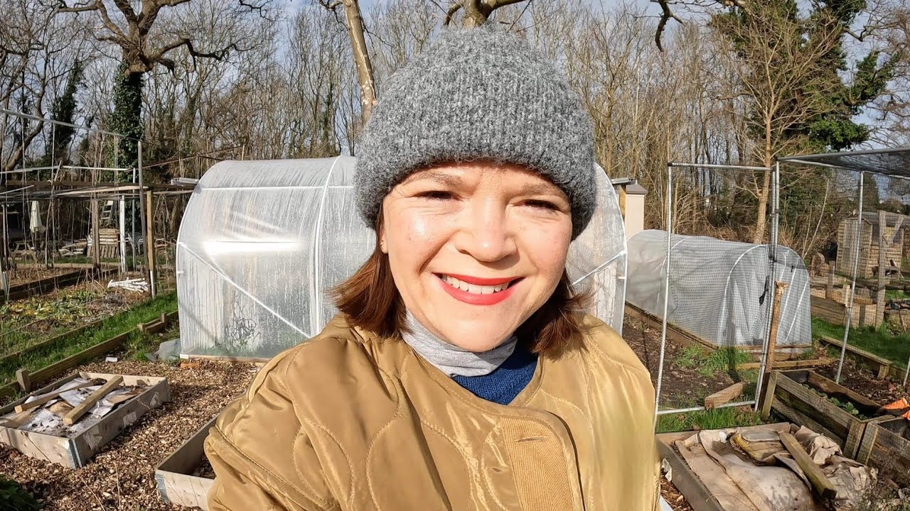 FINALLY......There's Fruit In My Fruit Cage!!!