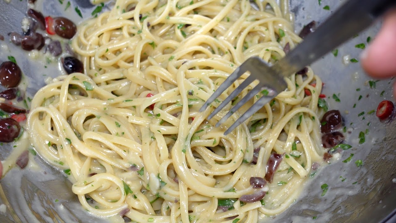E' giunta mezzanotte e io ho fame. Faccio un piatto di pasta super!