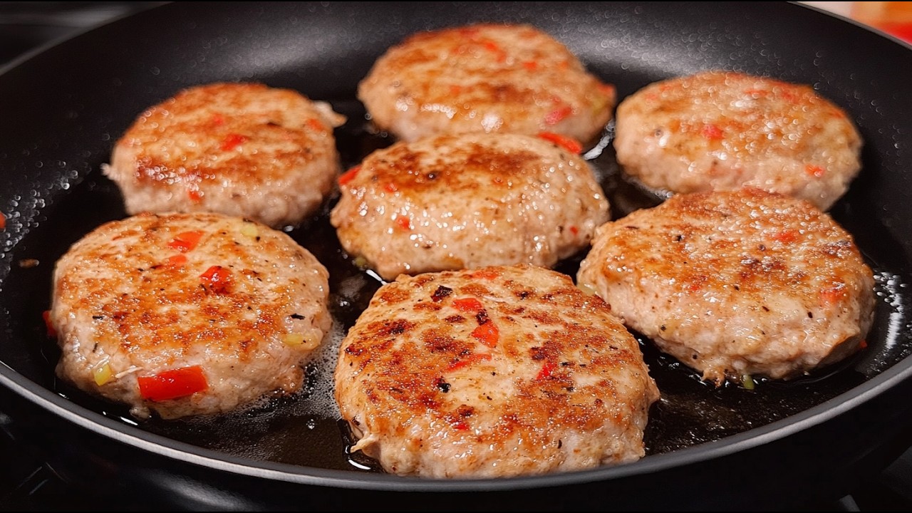 Вы ещё не готовили такие вкусные котлеты! Это лучший рецепт для вашего ужина!