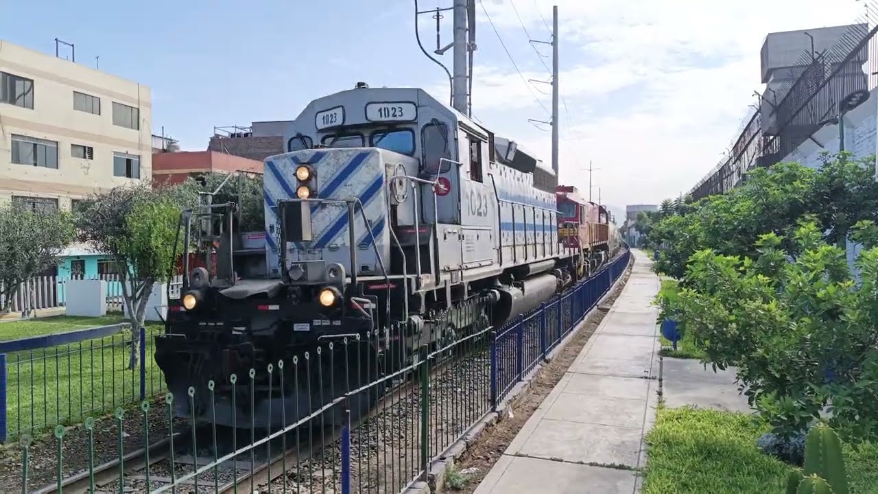 EMD SD40-2 #1023 & JT26W-2B #702