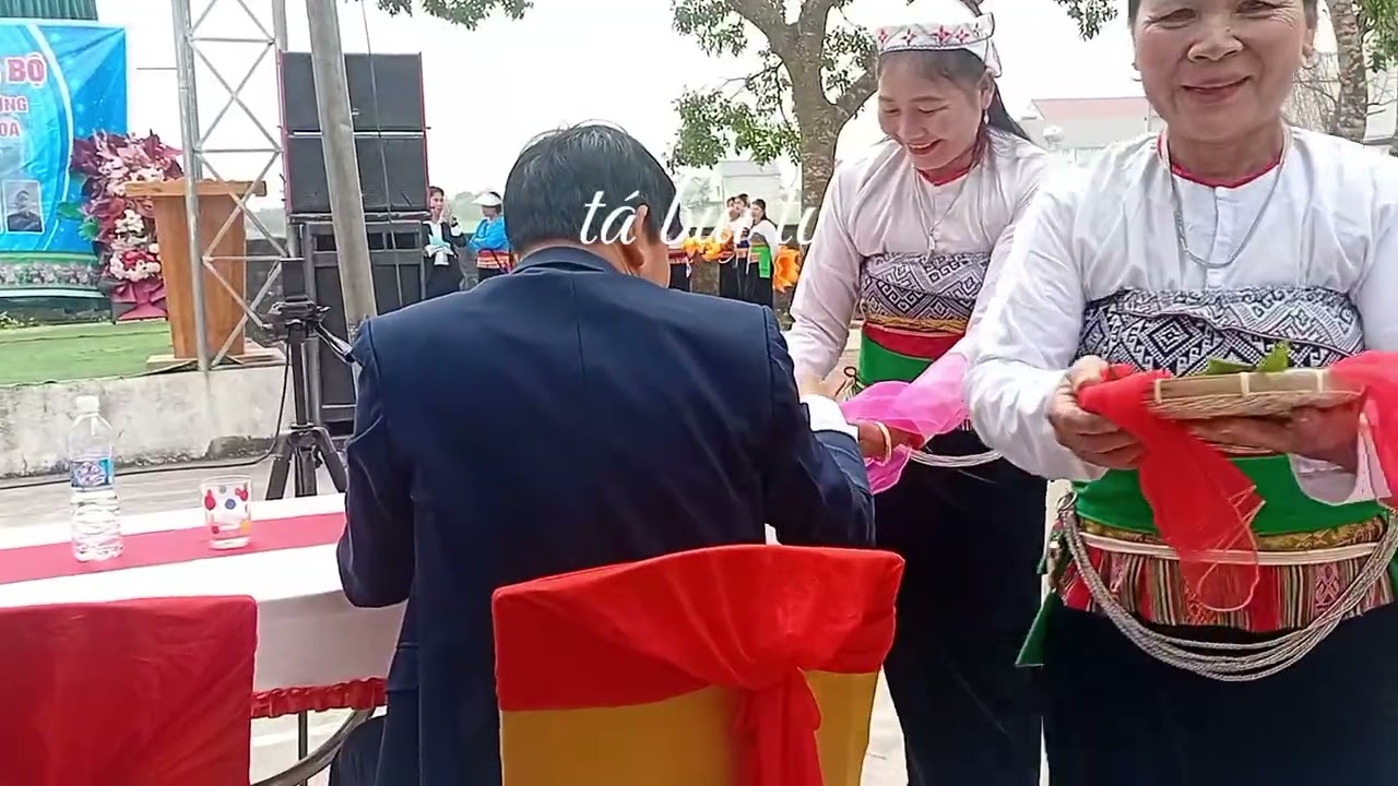 Tiết mục : mời trầu dân ca Mường.