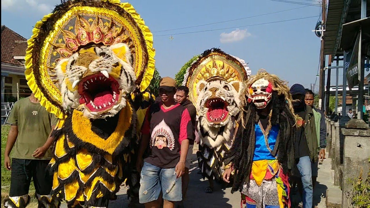 Minum Dulu..! Super Meriah Kirab Barongan Galak Condromowo | Hidayah Demak 