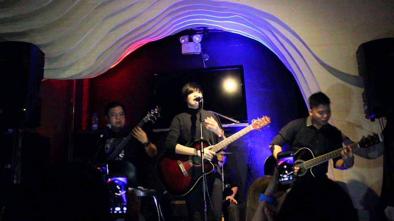 Everytime I Close My Eyes - Babyface (KAYE CAL Black|White Acoustic Christmas Gig)