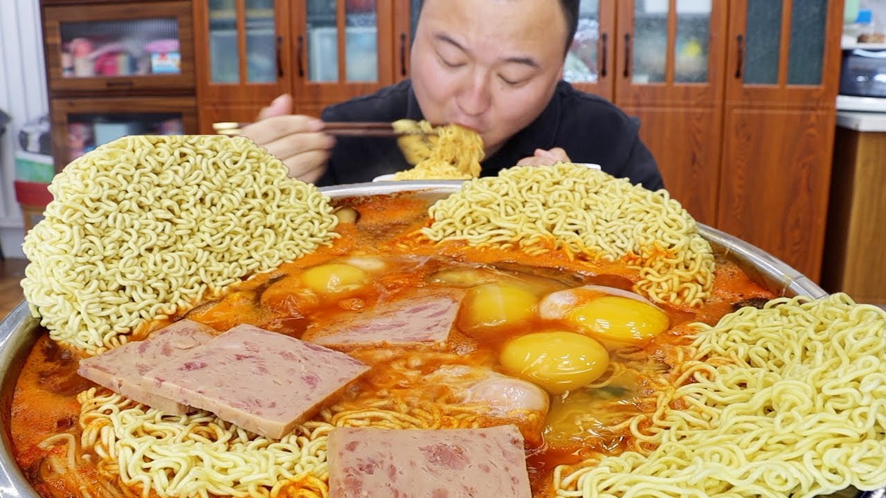 岳父送十斤牛排，阿强做清炖牛排泡面，大口吸面大口吃肉，过瘾【cram阿强】