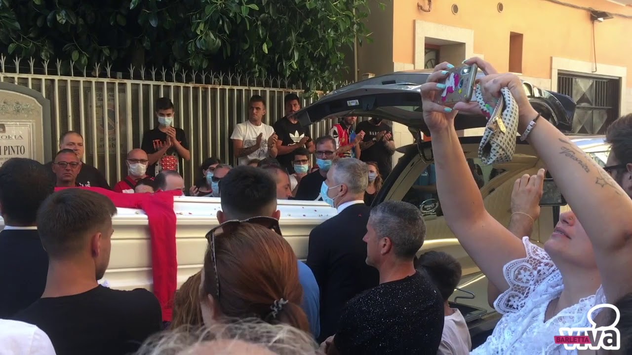 Barletta in lutto: l'ultimo saluto a Giovanni, Michele e Pasquale