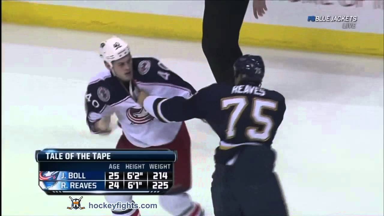 Jared Boll vs Ryan Reaves Dec 18, 2011
