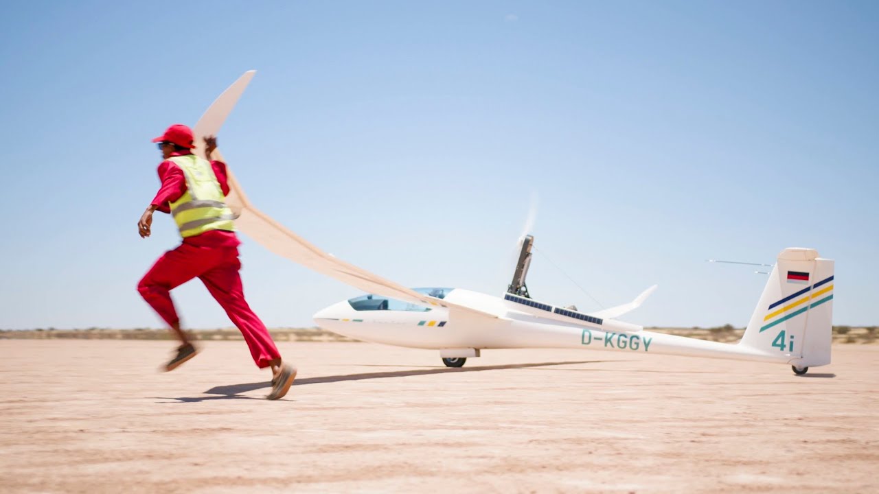 ESCAPING the HEAT - Gliding 5500m above NAMIBIA