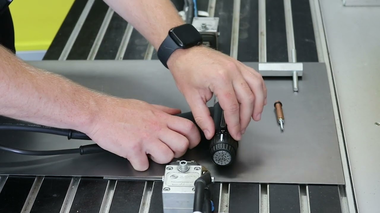 Wie stellt man den Abhub der HBS-Pistole CA08 richtig ein?